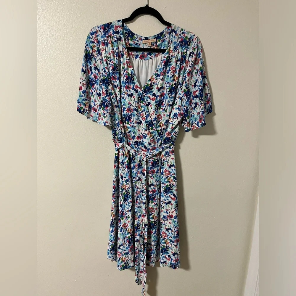 Gibson Latimer women size XL floral knee length dress with tie and snap closure
